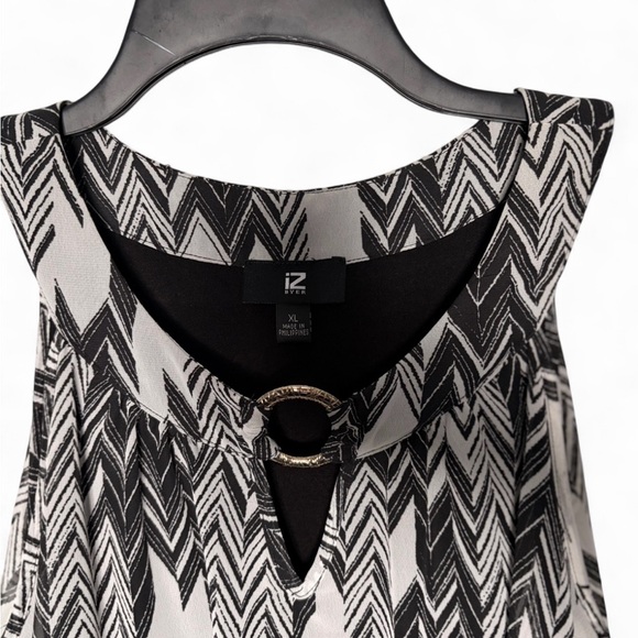Iz Byer Black and White Zigzag Blouse - Picture 2 of 2